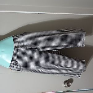 Dc2 / size 20 w / black and white checkered capri - perfect for all occasions